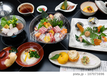 季節を感じる色彩や盛り付けがが華やかな懐石料理のコース 107073896