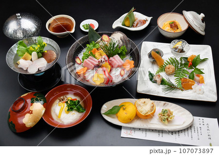 季節を感じる色彩や盛り付けがが華やかな懐石料理のコース 107073897