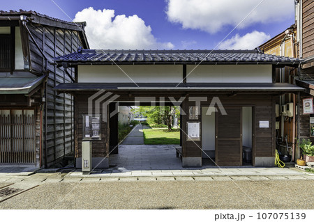 三国湊　三国湊きたまえ通りの町並み　マチノニワ（下新公園）　福井県坂井市 107075139