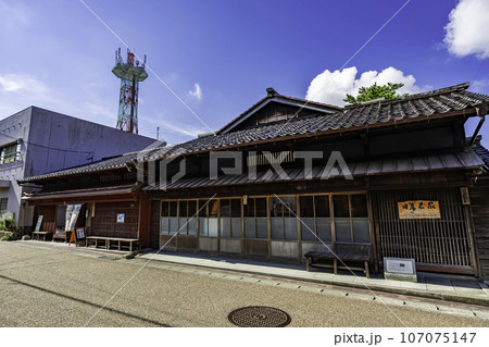 三国湊　三国湊きたまえ通りの町並み　旧岸名家　福井県坂井市 107075147