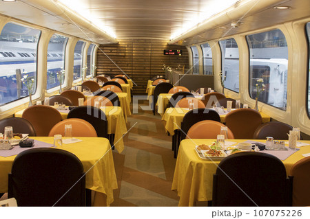 新幹線の食堂車 新幹線の食堂車 107075226