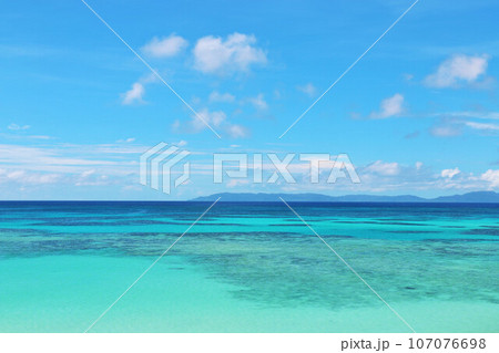 沖縄 波照間島 青空と青い海 沖縄 波照間島 青空と青い海 107076698