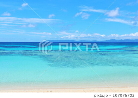 沖縄　波照間島　青空と青い海 107076702