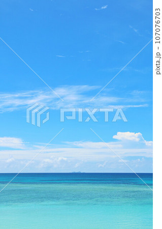 沖縄　波照間島　青空と青い海 107076703