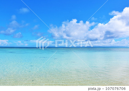 沖縄 波照間島 青空と青い海 沖縄 波照間島 青空と青い海 107076706