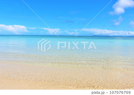 沖縄　波照間島　青空と青い海 107076709