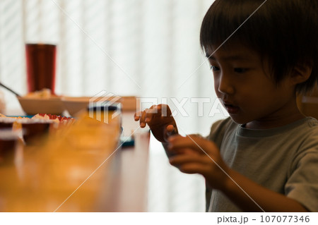 3 years old 107077346