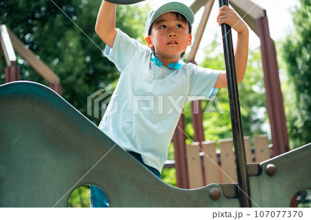 7 years old 107077370
