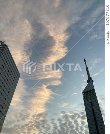 上っていくような雲 107077810