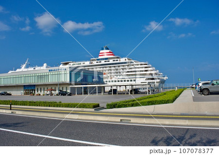 境夢港ターミナルに停泊する豪華客船 飛鳥II 境夢港ターミナルに停泊する豪華客船 飛鳥II 107078377