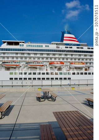 境夢港ターミナルに停泊する豪華客船 飛鳥II 境夢港ターミナルに停泊する豪華客船 飛鳥II 107078511
