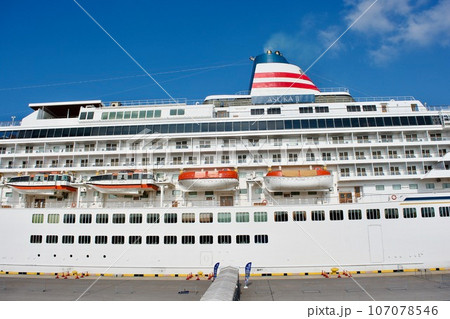 境夢港ターミナルに停泊する豪華客船 飛鳥II 境夢港ターミナルに停泊する豪華客船 飛鳥II 107078546