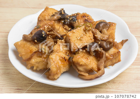 鶏肉と厚揚げとキノコのオイスターソース炒め 鶏肉と厚揚げとキノコのオイスターソース炒め 107078742