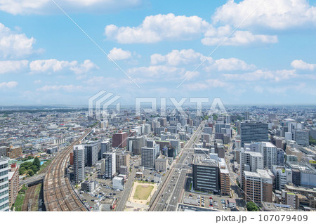 宮城県仙台市　JR仙台駅周辺から見る仙台の街並み（東仙台駅方面） 107079409
