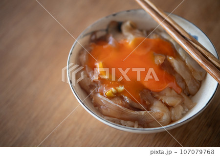 天然ヒラメ丼 天然ヒラメ丼 107079768