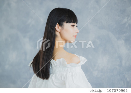 ロングヘアの女性 ロングヘアの女性 107079962