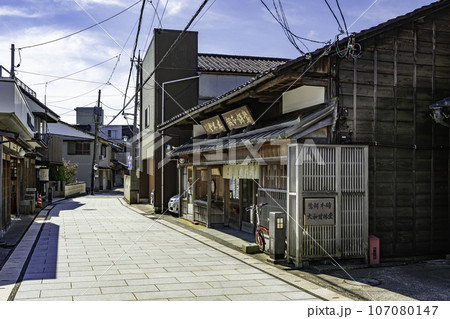 三国湊　上八町通りの町並み　福井県坂井市 107080147