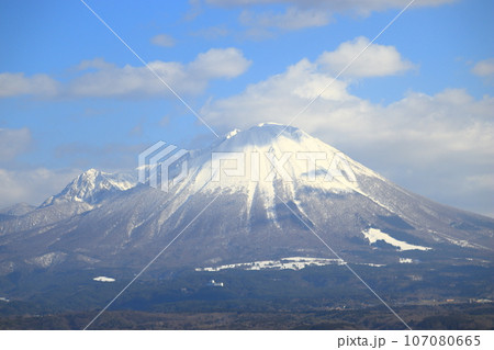 冬の大山遠望 107080665