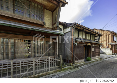 三国湊　滝谷出村の町並み　魚志楼　福井県坂井市 107080742