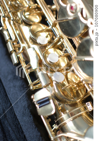 Alto saxophone body closed shot 107080900