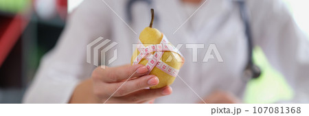 Dietologist suggest eating fresh fruits as source of vitamins. 107081368