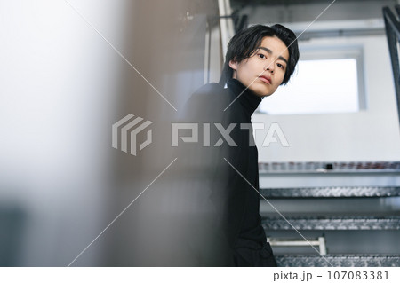 若い男性　ビューティー　ポートレート 107083381