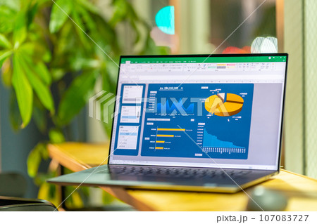 総務　経理　事務職　営業事務　一般事務　マネジメントダッシュボード　夜のラウンジ 107083727