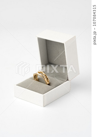 Jewelry box on white background studio shot Jewelry box on white background studio shot 107084315