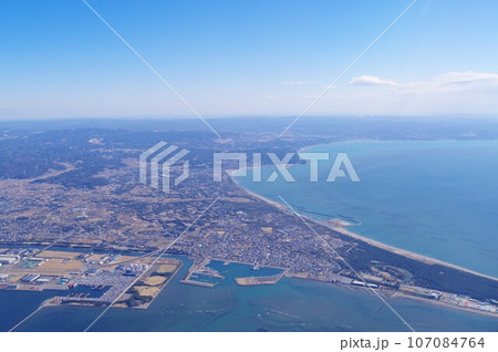 関東　千葉県富津市から木更津市周辺　飛行機からの眺め　2023-02-21 107084764