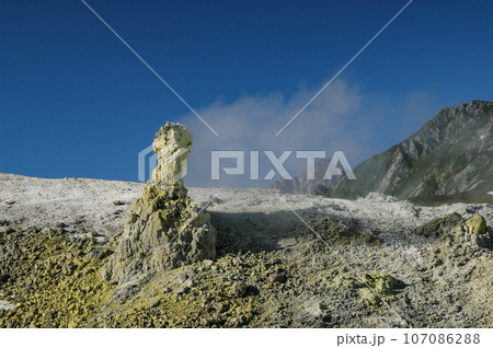 立山、地獄谷イオウ塔（2007年） 107086288