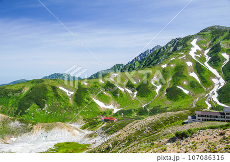立山　エンマ台から見える剱岳 107086316