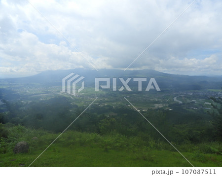 矢岳高原展望台からの眺め 7月 矢岳高原展望台からの眺め 7月 107087511