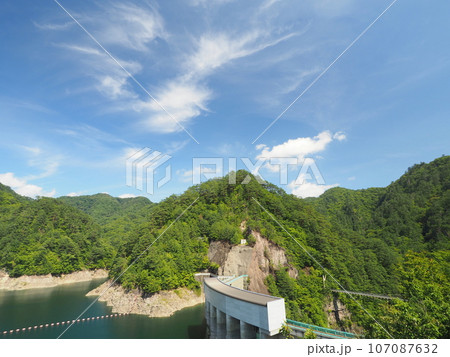 川俣湖と青空 107087632
