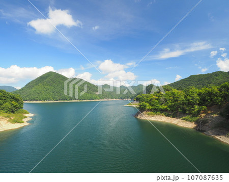 川俣湖と青空 川俣湖と青空 107087635