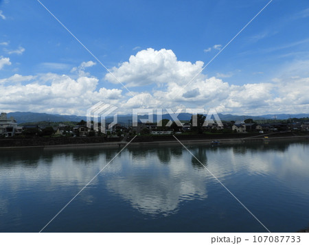 人吉城跡から眺める人吉市内と清流球磨川を見下ろす景観　　7月 107087733