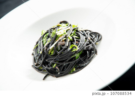 イカスミのスパゲッティ 107088534