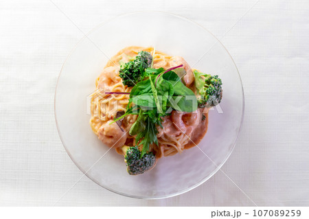 海老とブロッコリーのトマトクリームパスタ 海老とブロッコリーのトマトクリームパスタ 107089259