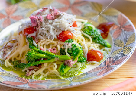 釜揚げしらすと菜の花の桜ペペロンチーノ 釜揚げしらすと菜の花の桜ペペロンチーノ 107091147