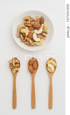 3種類のミックスナッツ｜クルミ・アーモンド・カシューナッツ 107091999