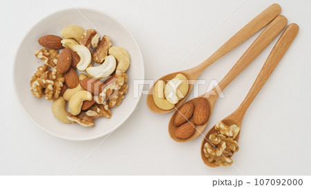 3種類のミックスナッツ｜クルミ・アーモンド・カシューナッツ 107092000