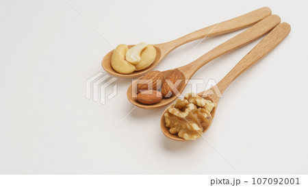 3種類のミックスナッツ｜クルミ・アーモンド・カシューナッツ 107092001