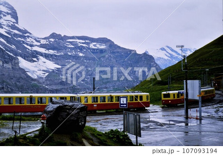 スイスのクライネシャイデックから見るアイガーの絶景 スイスのクライネシャイデックから見るアイガーの絶景 107093194