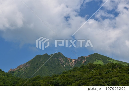 晴れた夏の朝日岳 栃木 晴れた夏の朝日岳 栃木 107093292