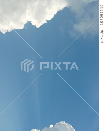 雲の隙間から見える太陽の光を撮影しました。 雲の隙間から見える太陽の光を撮影しました。 107093519