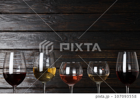 Gourmet concept, delicious alcohol drink concept - wine 107093558