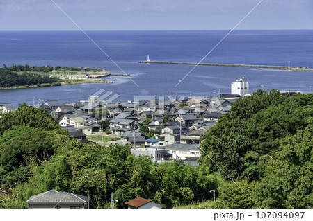 三国湊の町並み 九頭竜川河口 福井県坂井市 三国湊の町並み 九頭竜川河口 福井県坂井市 107094097