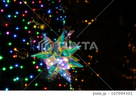 輝くイルミネーション 107094301