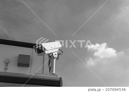 防犯カメラ　監視カメラ 107094536