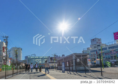 東京世田谷の都市風景　下北沢駅 107094842