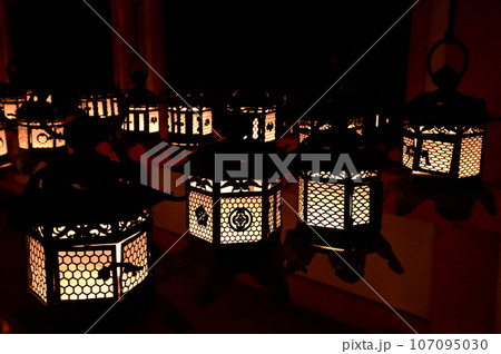 春日大社の万燈籠 春日大社の万燈籠 107095030